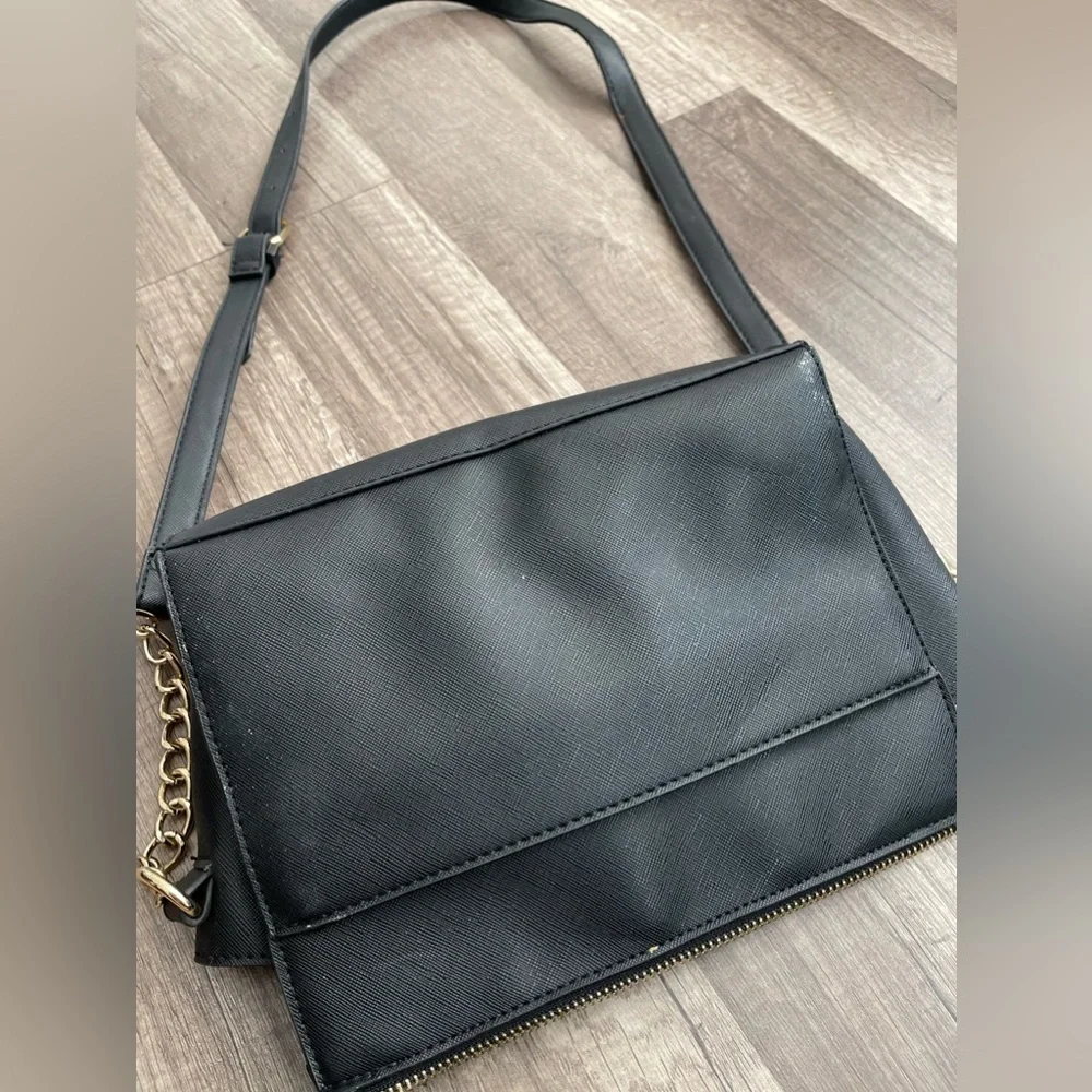 Steve Madden black gold monogram crossbody bag classy designer y2K chain strap